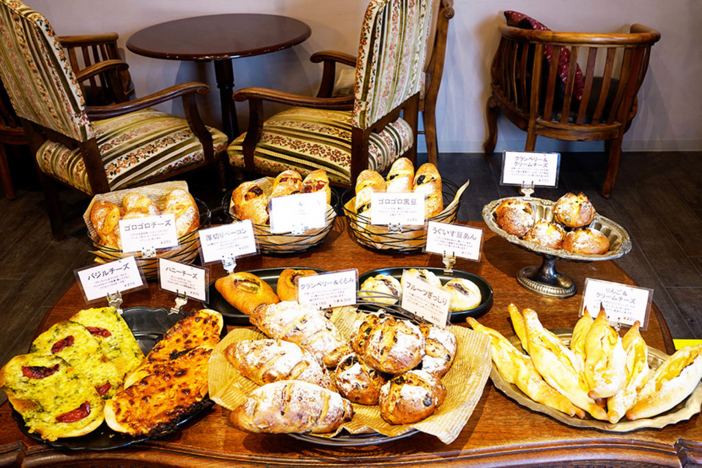 平塚　パン屋　パンボンコルネ　グルメ